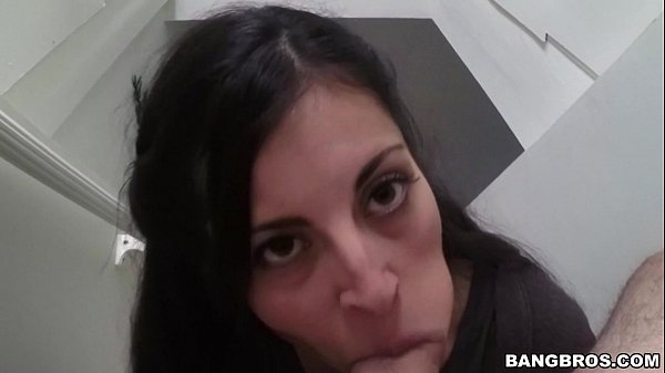 Play MP4 - Latina MILF Sofia Rivera Gives an Amazing BangBros Blowjob