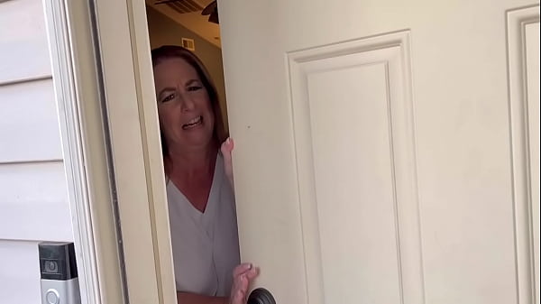 Play MP4 - Danni helps out sexy stranger