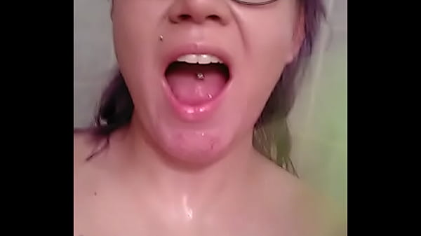 Play MP4 - 2nd preview Skyes in the Shower