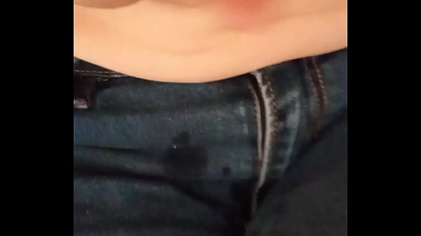 Zoccola di strada si munge come una mucca 