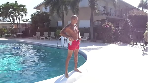 MAXXX LOADZ THE_BEACHBODY PORNSTAR DIVESINTO POOL SWIMS