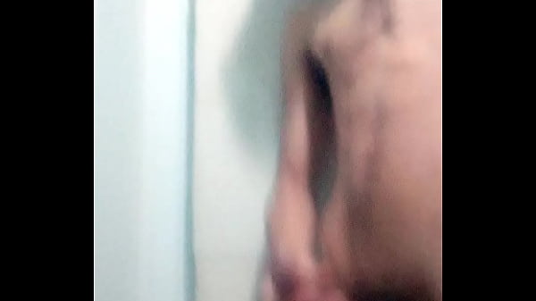 Novinho jorrando leite na cam