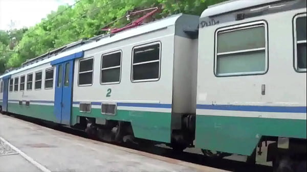 Play MP4 - Troia Italiana scopata alla stazione ingoia sborra