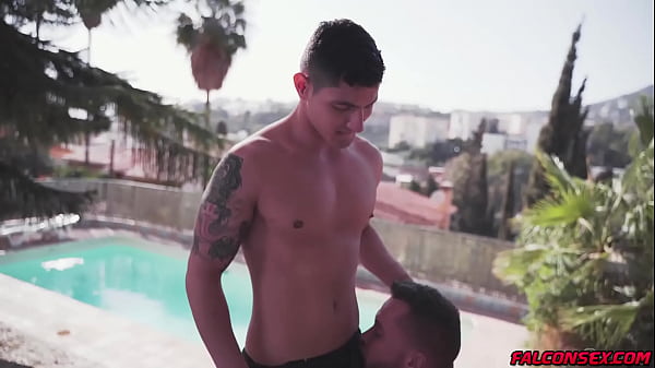 Hunk latino Bastian Karim loves sucking Tyler Berg's cock 