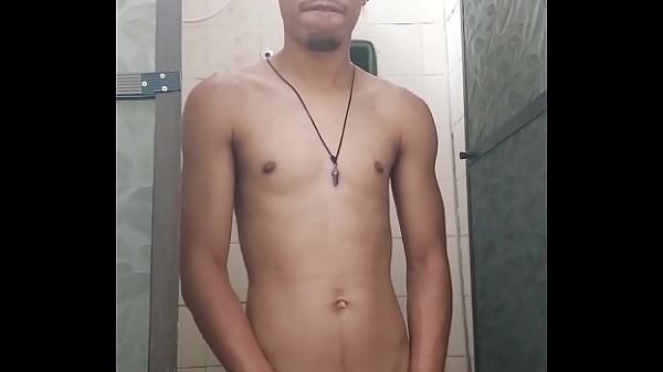 Play MP4 - Tocando uma no banheiro