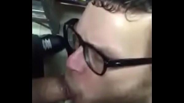 Play MP4 - shopping with Latin daddy