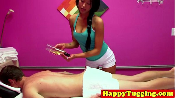 Play MP4 - Petite nuru masseur spoils customer