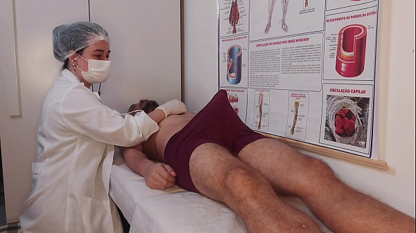 Paciente tem ere&ccedil;&atilde;o ao sentir o toque da enfermeira 