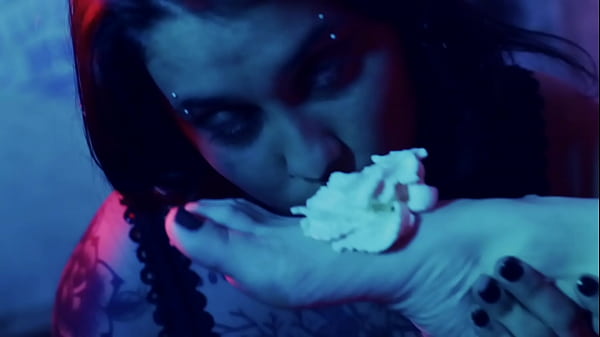 Lesbian_Foot Worship in_Messy Jelly