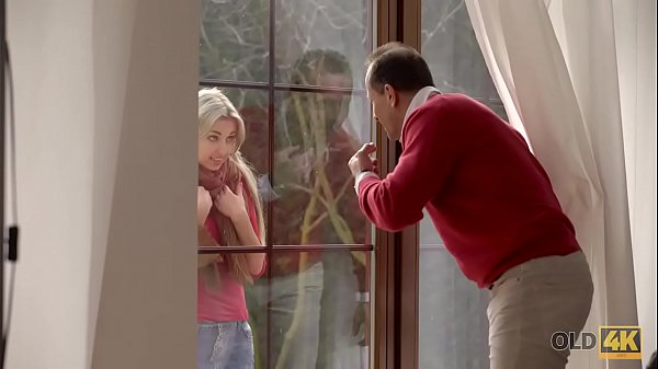 OLD4K. Stranger in a big house knows how to warm you up 