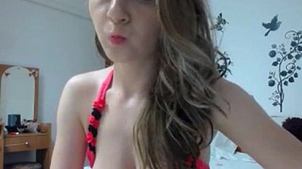 Hot teen take a shower and plays with her vibrator 