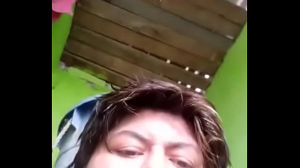 madura masturbandose en elbaño video 1493107362