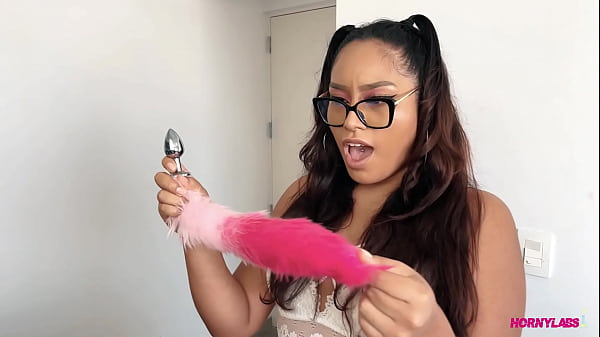 Linda latina se masturba con consolador mientras no hay nadie en casa kassandra miller