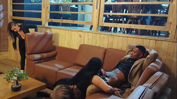 Play MP4 - Mis mucamas no se estan portando bien y voy a llamar su atencion en la sala