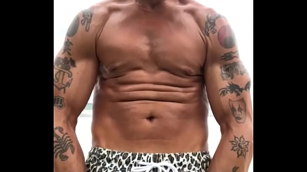 RIPPED BODY ITALIAN PORN STAR MAXXX LOADZ