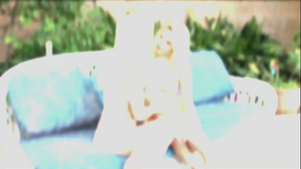 Nonton Gorgeous Blonde Lesbians Make Each Other Cum By The Pool thumbnail