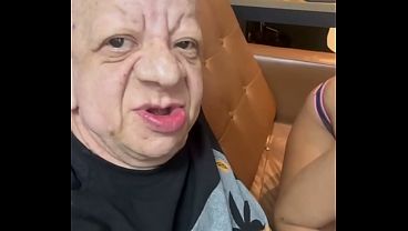 Mamei muito a rola do coroa safado_ ele queria comer minha bucetinha rosinha eu dei ele pediu tanto.