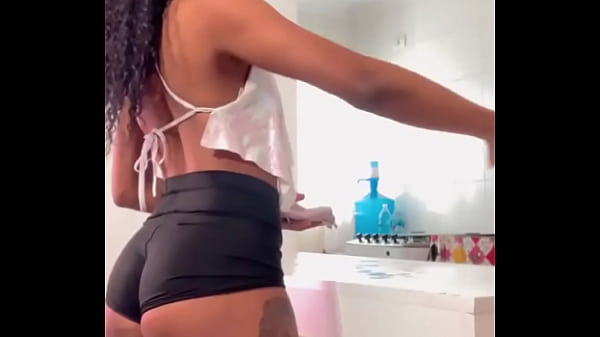 Nonton Bom Diaa Meus Amores, Muitos Rt Pra Essa Gostosa Limpar Sua Mesa E Servir O Caf&eacute; Da Manh&atilde; thumbnail