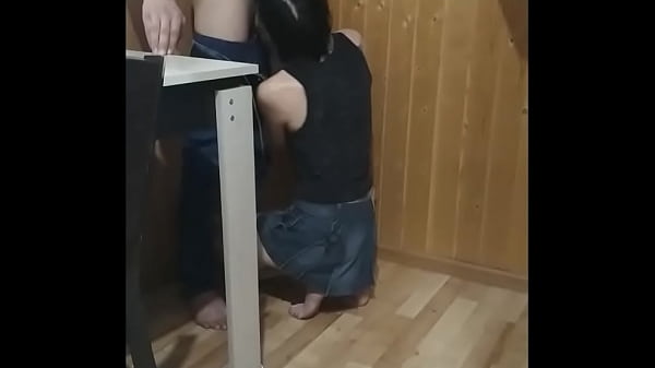 While the guests were walking,I made a great blowjob_on the balcony