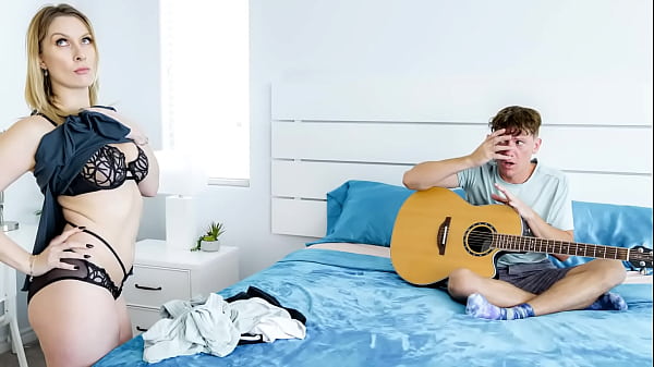 Nephew Stretches_His Step_Aunt s_Tight Asshole in_a Family Fling