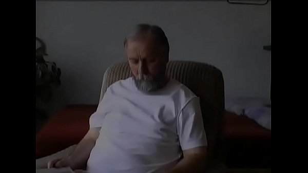 Nonton Slim Floozy Takes It Doggy thumbnail