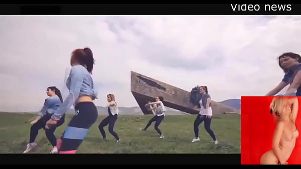 Crazy_Russian_teens dancing atWWII memorial