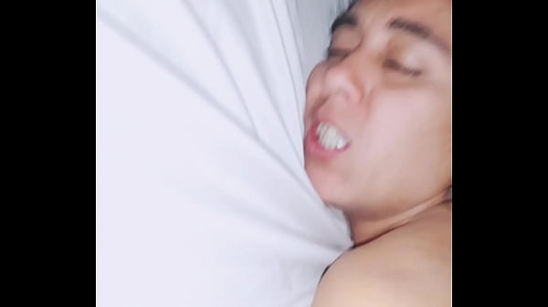 Me_folló bien rico_pero lastima que él se_vino primero y_luego me_hizo venir con_sus dedos