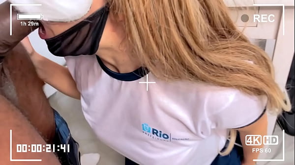 Play MP4 - ESC&Acirc;NDALO EM ESCOLA DO RIO ALUNA E PROFESSOR FAZENDO SEXO NA SALA DE AULA E ELE FOI DEMITIDO