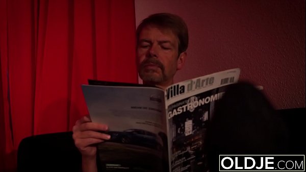 Play MP4 - Dad fucks his 18 years old step daughter after she gets home from school