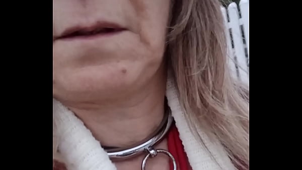 2025 09 23 Esclave F exhib et humiliations en ville 