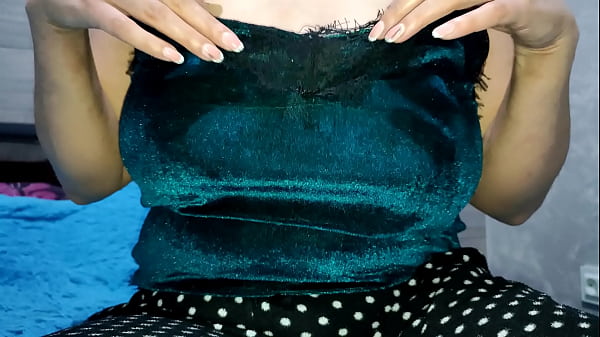 Play MP4 - One at home&period; Playing with big boobs