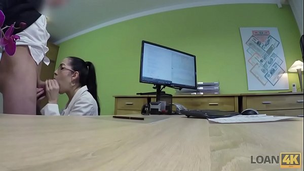 LOAN4K. Chica caliente de_la banda de música femenina es follada por un agente_de préstamos