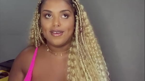 A camgirl folgosa fala um pouco sobre seus conte&uacute;dos amadores