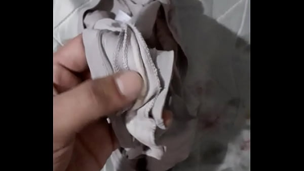 El aroma de sus calzones me encanta 