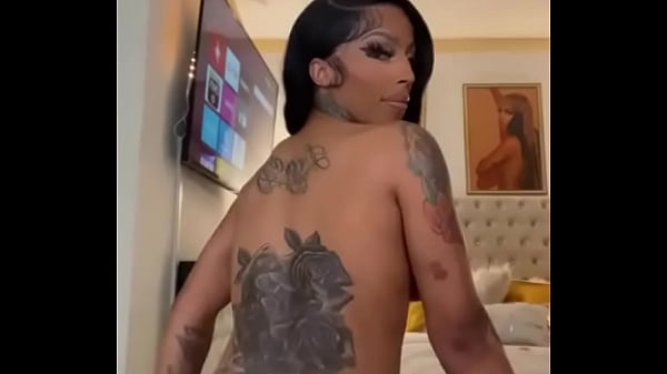 Play MP4 - Big ass shemale twerk