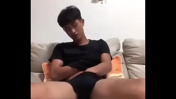 Hot boy khoe cu nh&igrave_n th&ocirc_i đ&atilde_ hứng rồi!!!!