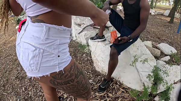 Gastei mil reais pra comer uma novinha mais valeu a pena que bucetinha gostosa 