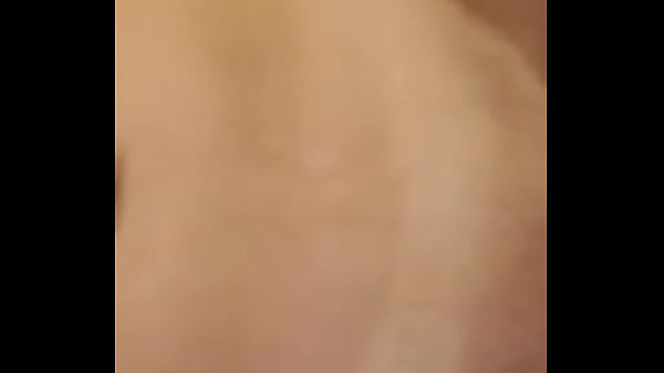 SE MASTURBA RICO Y SE PRUEBA SU LECHE 