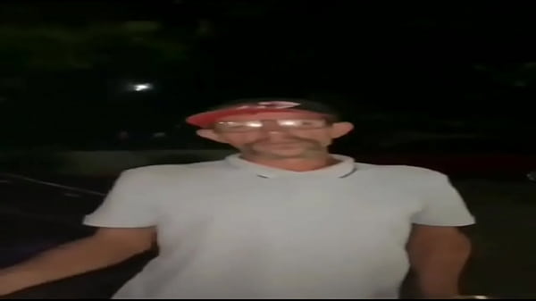 Homem fazendo pergunta 