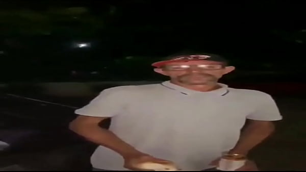 Homem fazendo pergunta 