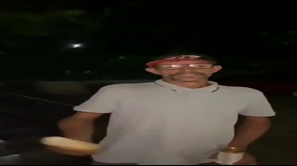 Homem fazendo pergunta 