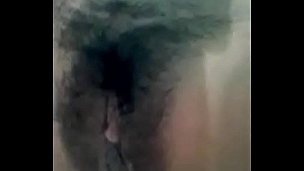 MI AMIGA SE MASTURA BIEN RICO CON SU DEDITO 