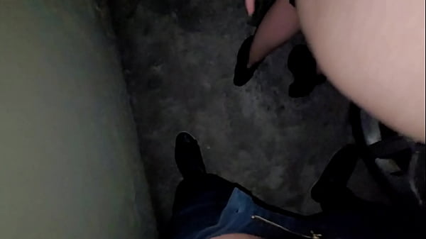 Play MP4 - Me cojo la amiga de mi novia&comma; escondiendonos por todos lados para que no nos encuentre