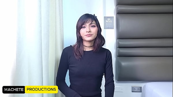 Nonton Angie Sumisa De 19 A&ntilde;os Inicia En El Mundo Del Porno thumbnail