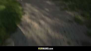 Nonton Raven-haired Stunner Luna Wolf Delivers An Epic Blowjob Before Riding On Top And Savoring Every Last Drop Of Cum In An Intense Outdoor Encounter thumbnail