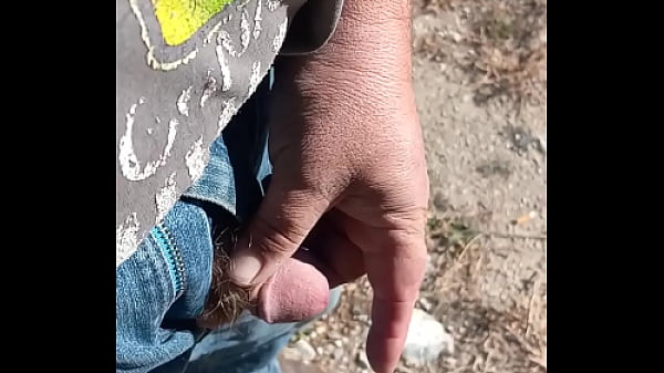 Play MP4 - Rubbing it on the farm