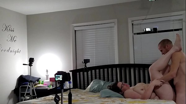 Nonton Busty Milf Taking Cock thumbnail