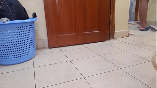 भारतीय स्टेपब्रॉथर ओर्गास्म सो लाउड, ऑलमोस्ट डाइज़ 