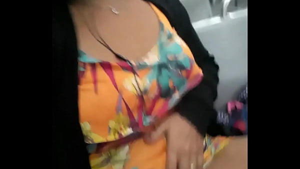 CASADA SEM CALCINHA NO TRASPORTE PUBLICO 