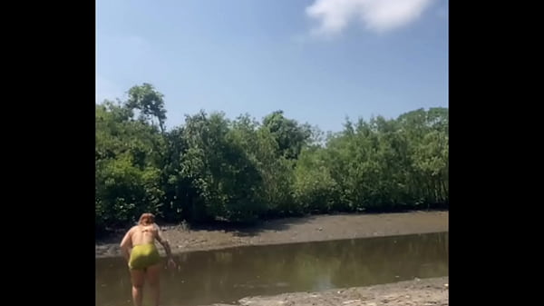 Play MP4 - Pescando no mangue de sainha mostrando a rachada